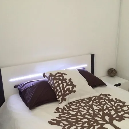 T2 Standing Apartament